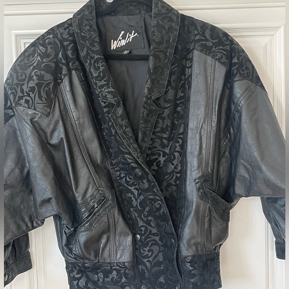 Winlit Women's Vintage Retro 80s 90s
Black Leather Jacket puffer, Size small